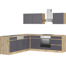 Komplette Küche mit Spüle, Geschirrspüler, Herd, Backofen, Dunstabzugshaube und Hängeschränken