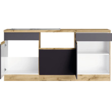 Küchenzeile mit Schränken und Stauraum