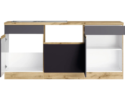 Küchenzeile mit Schränken und Stauraum