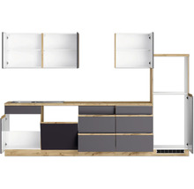 Küchenzeile mit Ober- und Unterschränken sowie Schubladen