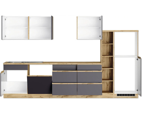 Küchenzeile mit Hänge- und Unterschränken sowie Regalelementen