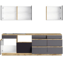 Küchenzeile mit Hängeschränken, Unterschränken und Arbeitsplatte