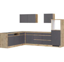 Komplette Küchenzeile mit Hängeschränken und Spüle