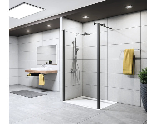Modernes Badezimmer mit bodenebener Dusche, Waschtisch und Handtuchhalter