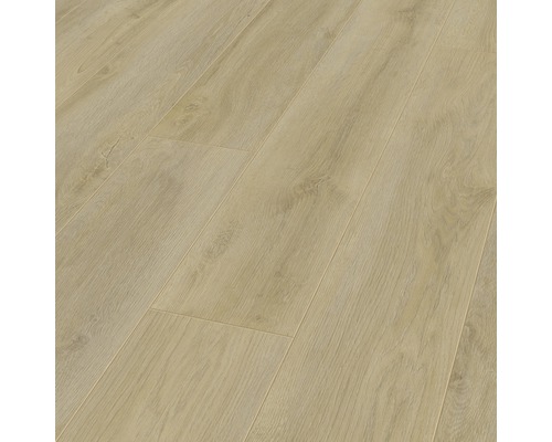 Heller Laminatboden mit Holzoptik