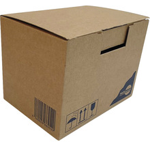 Brauner Karton mit Barcode und Symbolen für Verpackungshinweise