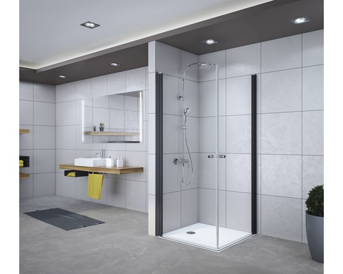 Eckeinstieg mit Drehtür Breuer Elana 6 900x900x2000 mm Echtglas satiniert schwarz Badezimmer mit Duschkabine, Waschbecken und Spiegel