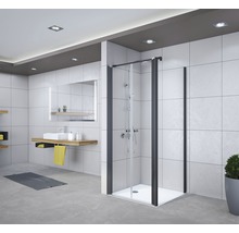 Modernes Badezimmer mit Duschkabine, Waschbecken und Spiegel