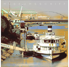 Museumsschiff vor einer Brücke und einem Kran