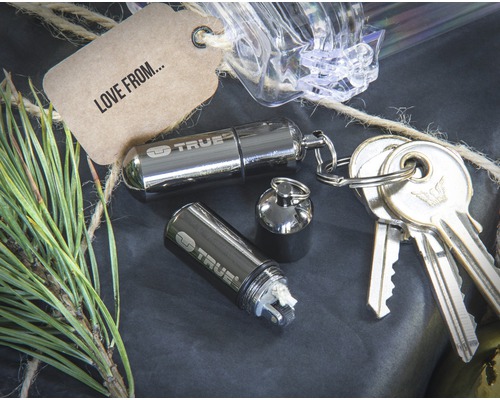 Geschenkset mit Schlüsselanhänger, Feuerzeug und Schlüssel