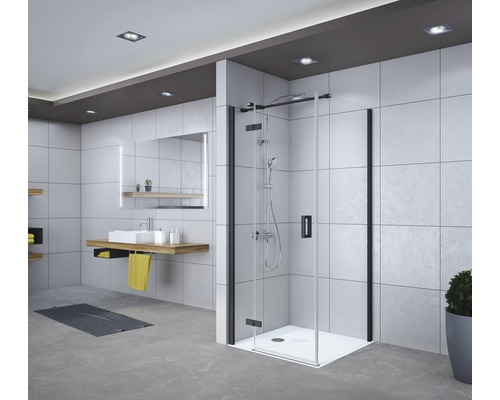 Modernes Badezimmer mit Duschkabine, Waschtisch und Spiegel