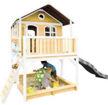 Spielhaus mit Sandkasten und Rutsche für Kinder zum Spielen im Garten