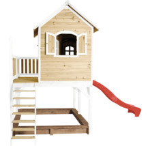 Spielhaus aus Holz mit Sandkasten und Rutsche