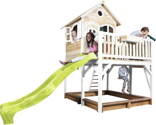 Spielhaus mit Rutsche, Sandkasten und Kindern