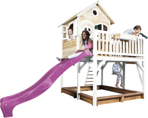 Spielhaus mit Rutsche, Sandkasten und Kindern