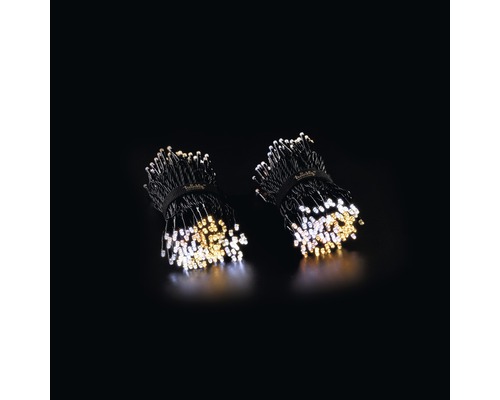 Zwei gebündelte Lichterketten mit warmweißen und kaltweißen Lampen