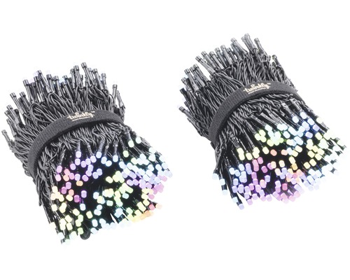 Zwei gebündelte Twinkly Lichterketten mit farbigen Lichtern