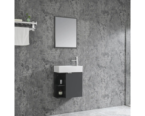 Modernes Badezimmer mit Waschbeckenunterschrank, Spiegel und Handtuchhalter für ein stilvolles Ambiente.