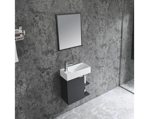 Modernes Badezimmer mit Waschbecken, Unterschrank und Spiegel für die Wandmontage.