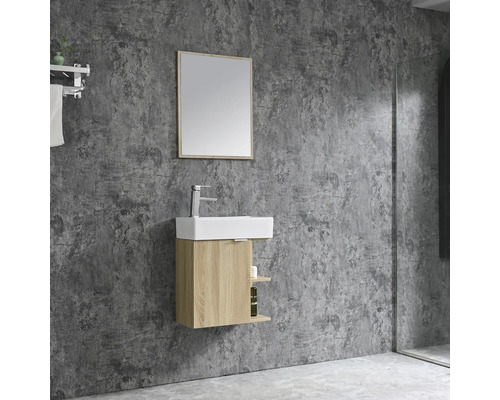 Modernes Badezimmer mit Waschbeckenunterschrank, Spiegel und Handtuchhalter