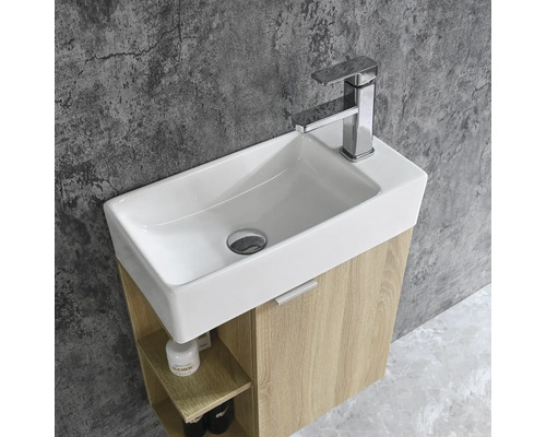 Waschbecken mit Unterschrank und Armatur