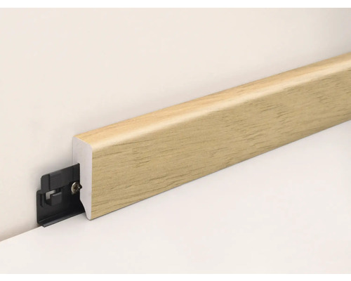 Sockelleiste mit Befestigungsclip für die Wandmontage.