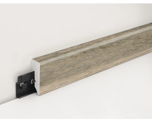 Sockelleiste mit Befestigungsclip an einer Wand montiert