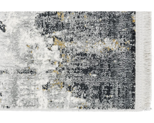 Detailansicht eines Teppichs mit abstraktem Muster und Fransen