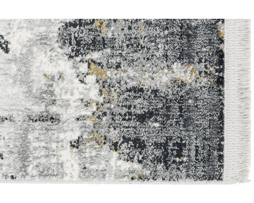 Detailansicht eines gemusterten Teppichs mit Fransen