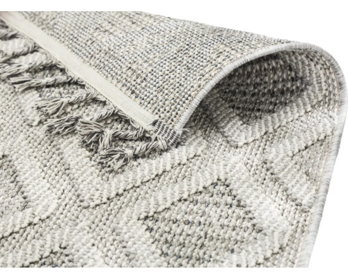 Teppich mit Fransen und gewebtem Muster