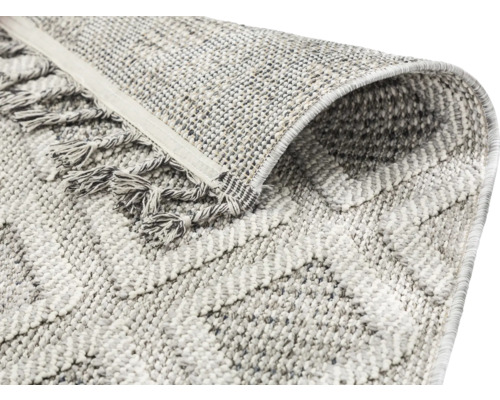 Teppich mit Fransen und geometrischem Muster