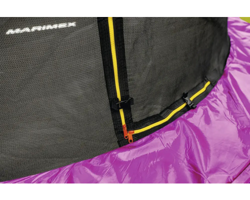 Detailansicht eines Trampolinsicherheitsnetzes mit Reißverschluss