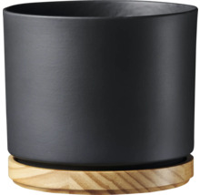 Schwarzer Blumentopf aus Keramik mit Holzuntersetzer