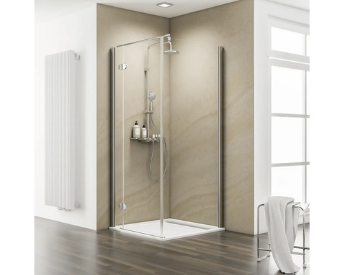 Drehtür mit Seitenwand Schulte ExpressPlus Masterclass 900x900x2000 mm Anschlag links Echtglas Klar hell chromoptik Wannenmontage mit schmutzabweisender Glasbeschichtung Duschkabine mit Brausegarnitur, Duschwanne und Handtuchhalter in einem hellen Badezimmer.