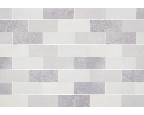 Rechteckige Wandfliesen in hellen Farbtönen, angeordnet in einem horizontalen Muster