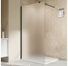 Begehbare Duschabtrennung mit Milchglas in einem Badezimmer