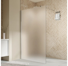 Badezimmer mit Duschwand aus satiniertem Glas und Handtuchhalter