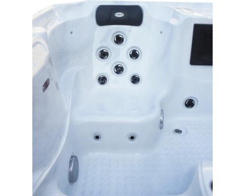 Innenansicht eines Whirlpools mit Düsen und Kopfstütze