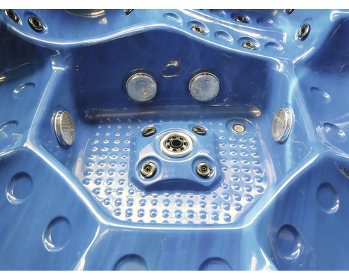 Detailansicht eines blauen Whirlpools mit Düsen und Lichtern