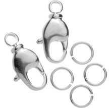 Zwei Karabinerverschlüsse und vier Biegeringe aus Metall
