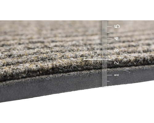 Detailansicht einer Fußmatte mit Messskala zur Verdeutlichung der Dicke
