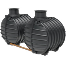 Zwei verbundene Regenwassertanks aus Kunststoff