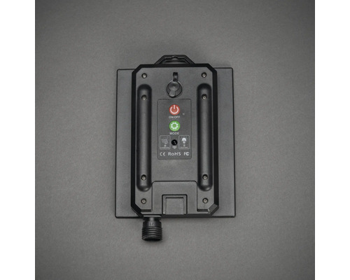 Rückseite einer Solarleuchte mit An/Aus-Schalter und Modustaste