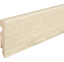 Fußleiste aus Holz mit heller Holzoptik