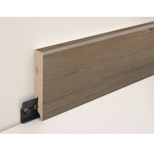 Sockelleiste mit Holzstruktur und Befestigungsclip