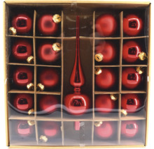 Verpackung mit Christbaumkugeln und Baumspitze