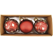 Drei Christbaumkugeln in einer Verpackung