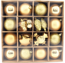 Sortierte Weihnachtskugeln und Ornamente in einer Box