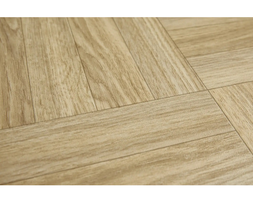 Nahaufnahme von Paneelen mit Holzoptik für Bodenbelag