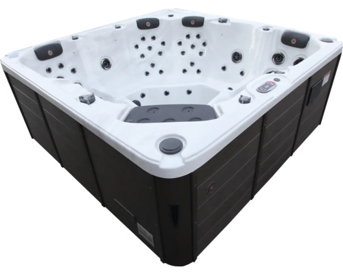 Quadratischer Whirlpool mit Holzverkleidung